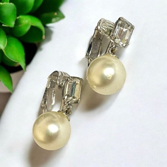 Vintage MARVELLA Faux Pearl Rhinestone Dangle Clip-on Earrings - Picture 2 of 4